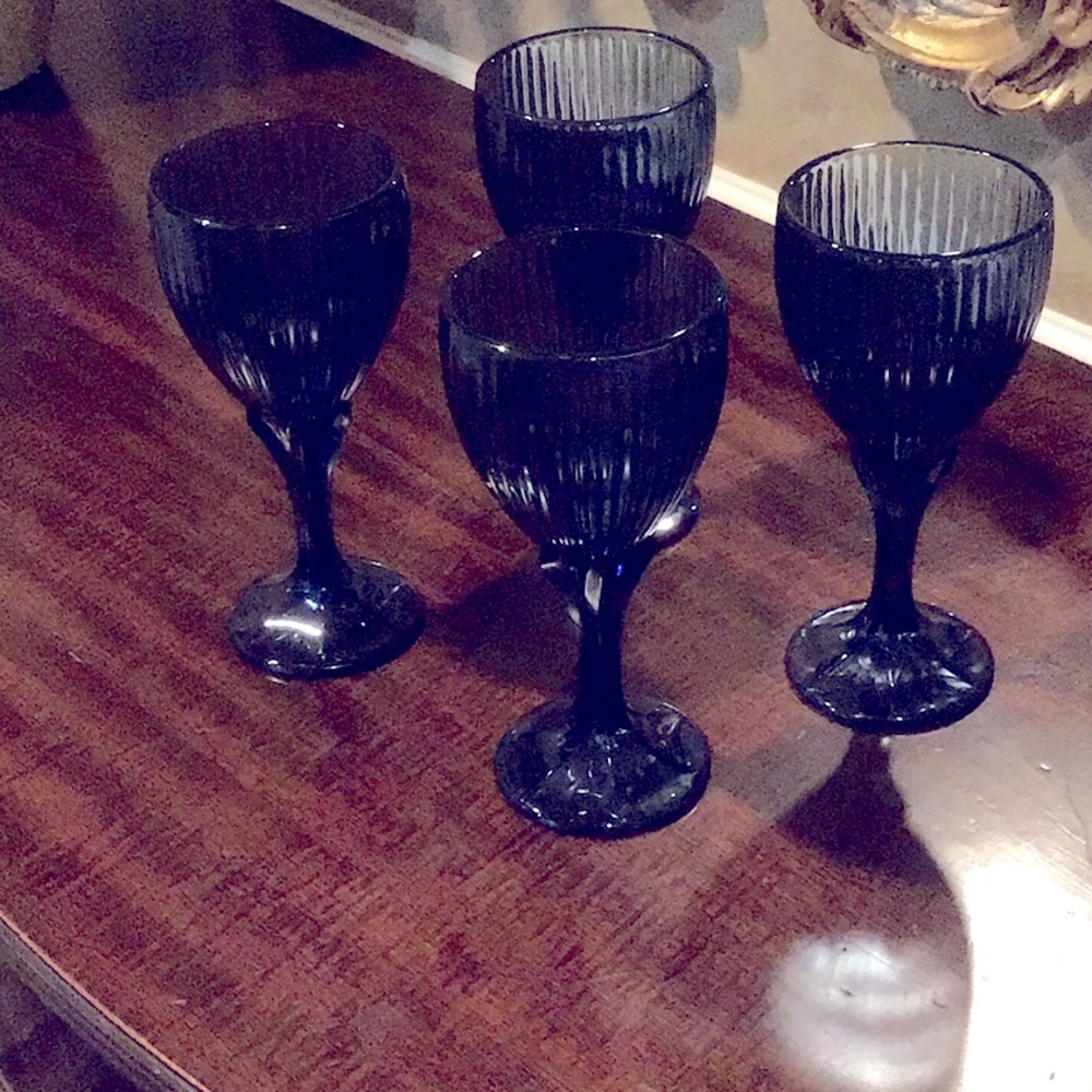 Set of 4 Vintage Fostoria Monet midnight Blue wine glasses.
